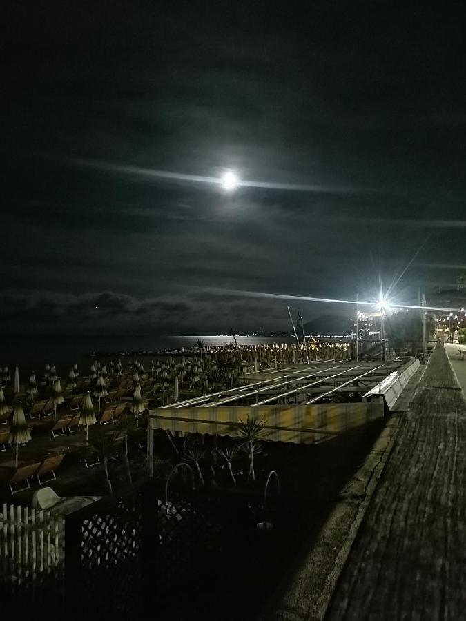 Appartamento Loano Climatizzato Mt 650 Dal Mare Екстер'єр фото